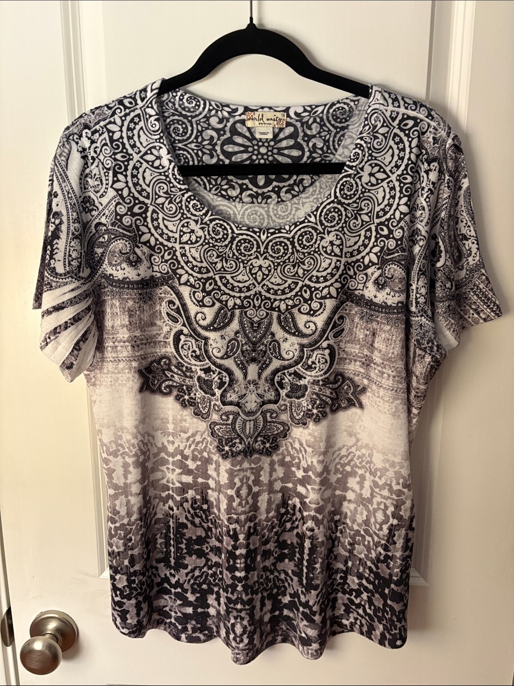Women's Black & White Printed Short-Sleeve Scoop Neck Tee